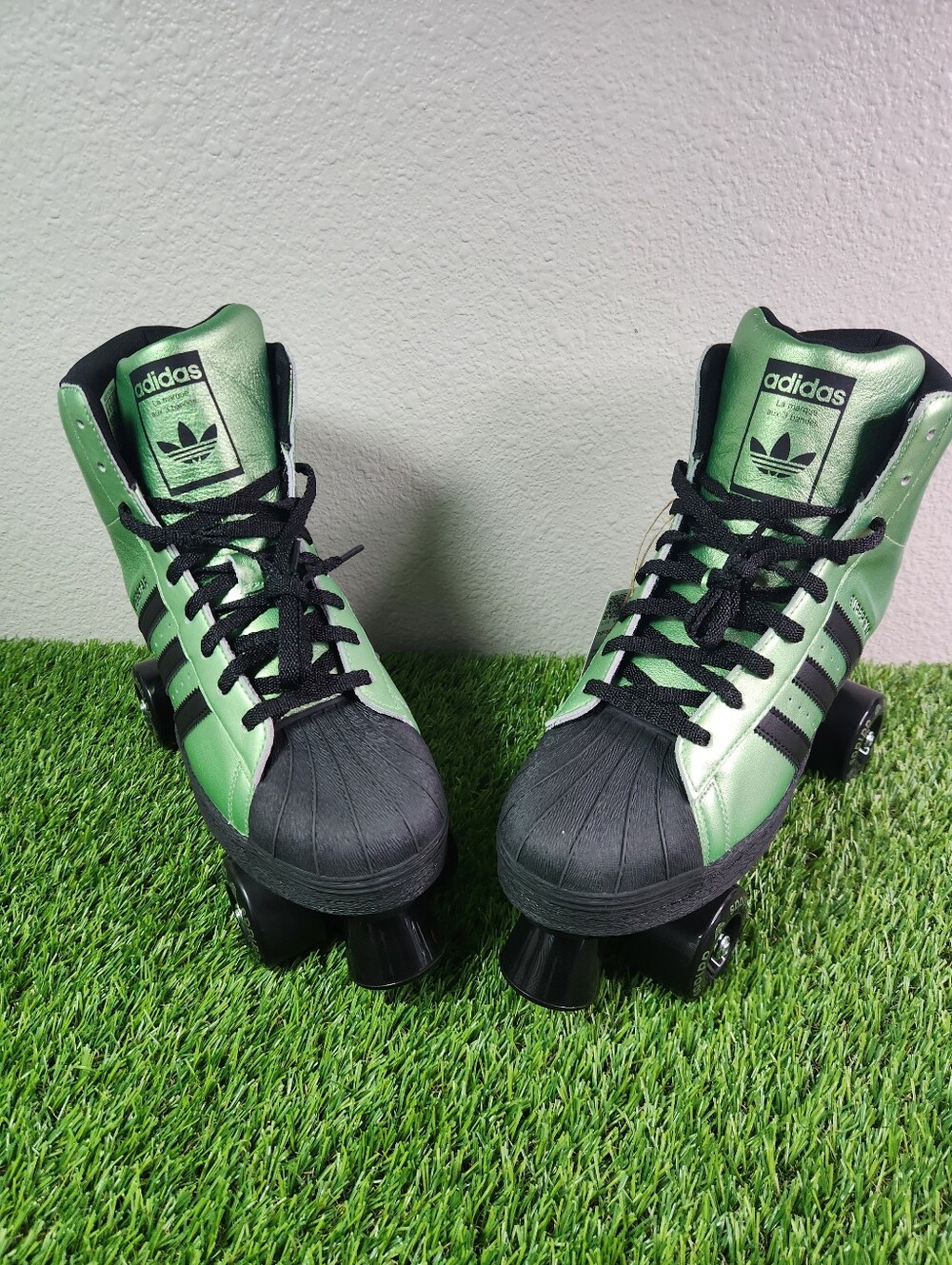 Adidas Superstar 82 Roller Skates Metallic Green Men Size 10.5 JS4042 MSRP $200 - Picture 2 of 13